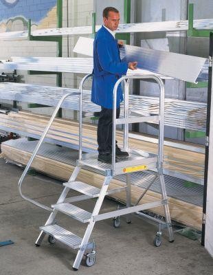 Aluminium-Podestleiter, einseitig begehbar, fahrbar, Stufen und Plattform Aluminium geriffelt